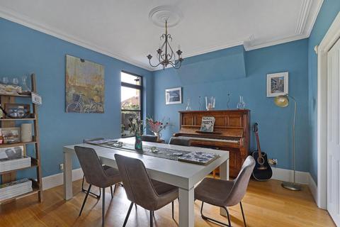 4 bedroom semi-detached house for sale, Hills Road, Buckhurst Hill, IG9
