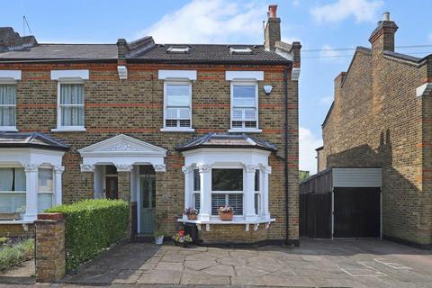 Hills Road, Buckhurst Hill, IG9