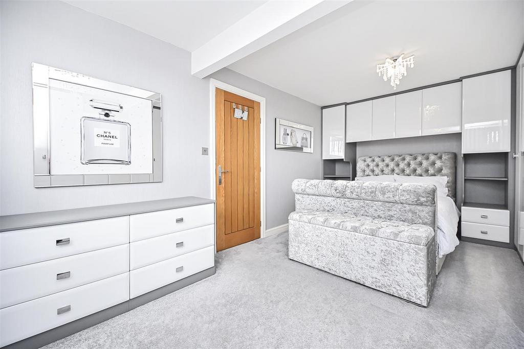 11 Dunham Grove Bedroom 2 (3).jpg