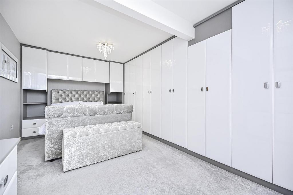 11 Dunham Grove Bedroom 2 (2).jpg
