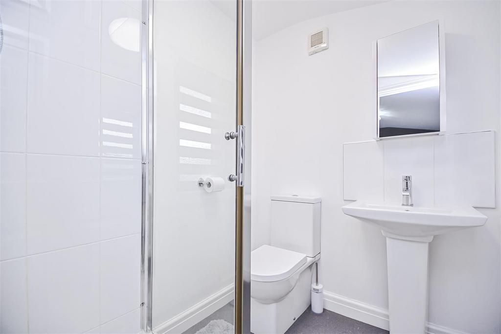 11 Dunham Grove En-Suite (1).jpg