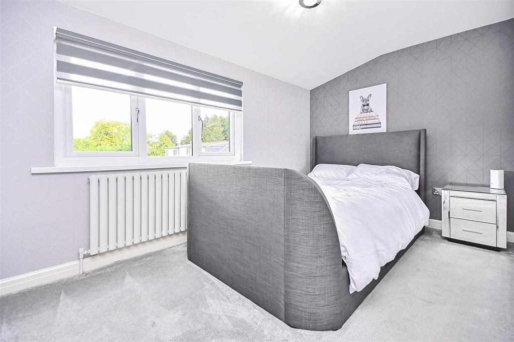 11 Dunham Grove Bedroom 1 (1).jpg