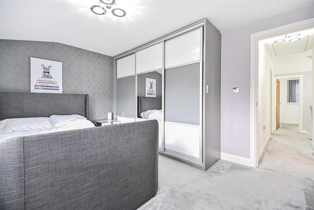 11 Dunham Grove Bedroom 1 (2).jpg