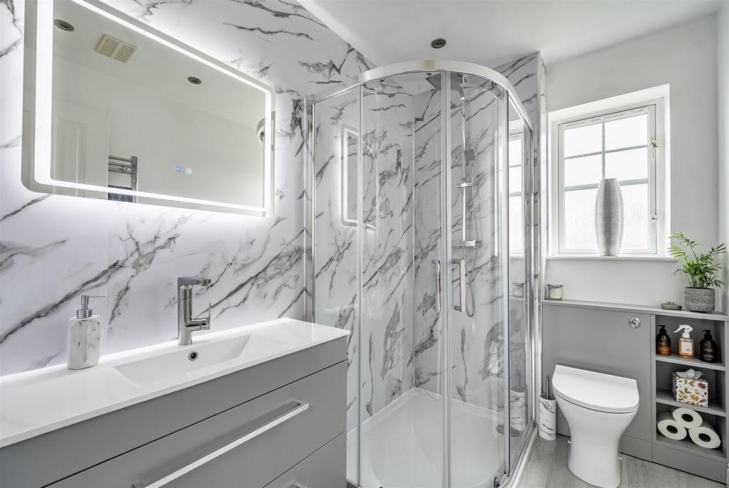 Master En-suite Shower Room
