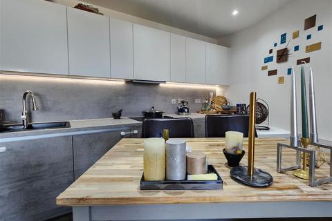 2 bedroom flat to rent, Drydock Square, Barking