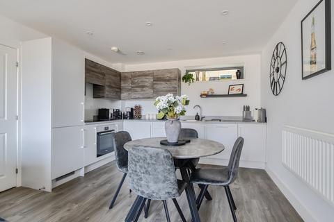 1 bedroom flat for sale, Aspect Place, Hersham, Surrey, KT12