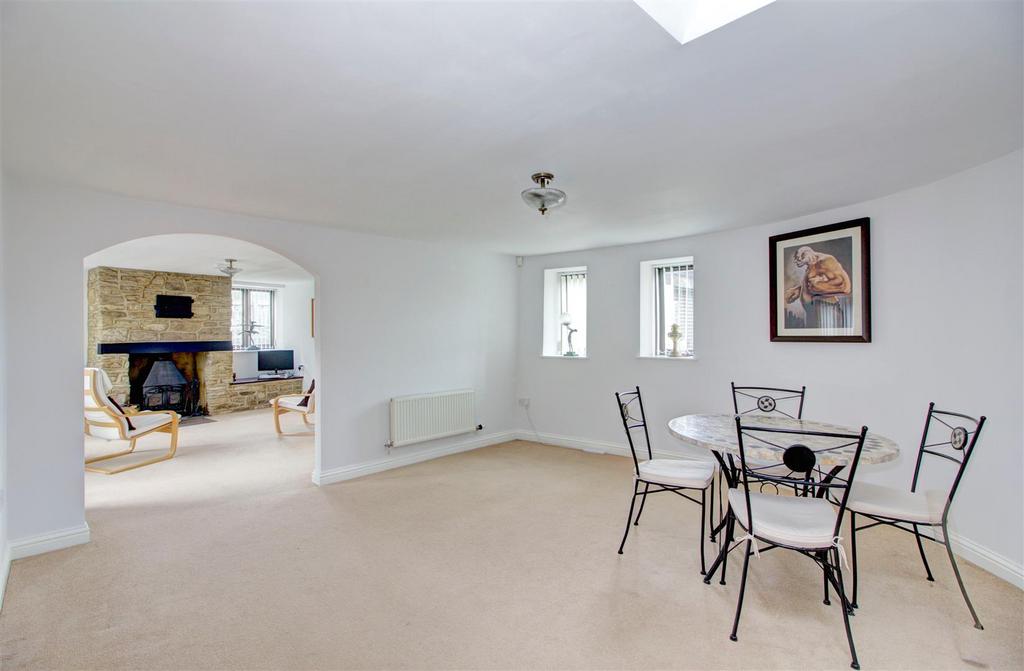 Sitting/dining Room
