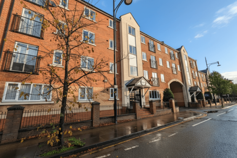 3 bedroom apartment for sale, Stretford Road, Hulme, Manchester. M15 5TP