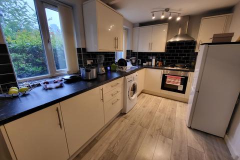 3 bedroom apartment for sale, Stretford Road, Hulme, Manchester. M15 5TP