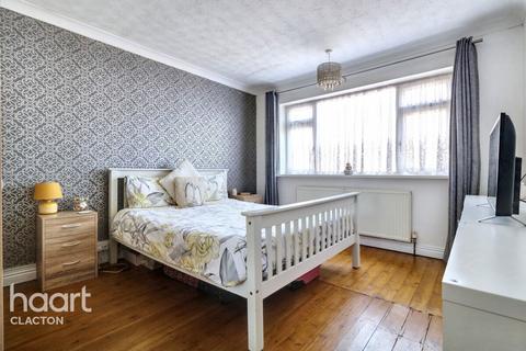 3 Aragon Close, Jaywick, Clacton-on-sea, CO15 2NQ