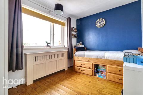 3 Aragon Close, Jaywick, Clacton-on-sea, CO15 2NQ