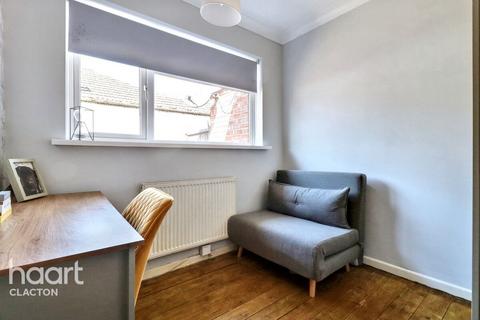 3 Aragon Close, Jaywick, Clacton-on-sea, CO15 2NQ
