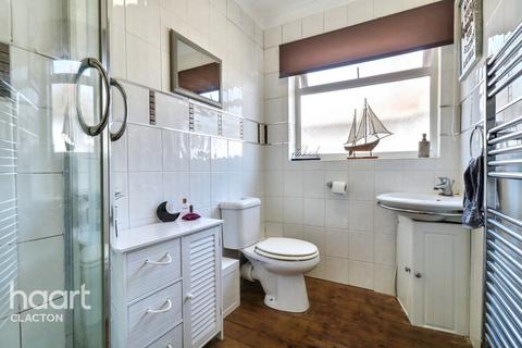 3 Aragon Close, Jaywick, Clacton-on-sea, CO15 2NQ