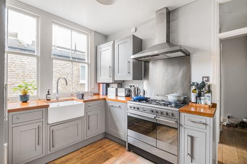 2 bedroom maisonette to rent, Lynn Road, Balham, London, SW12