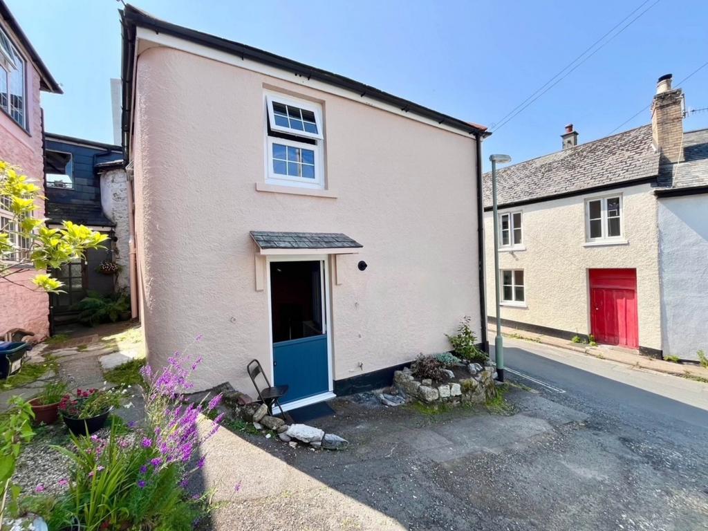 Jordan Street, Buckfastleigh TQ11 2 bed end of terrace house - £200,000