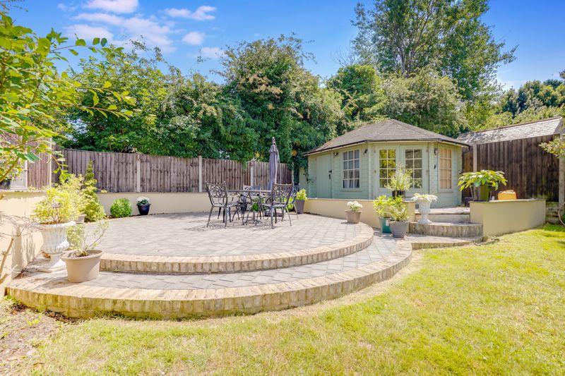 Garden & Summerhouse