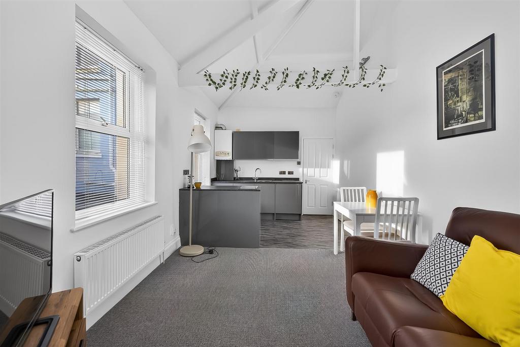 Lounge/Kitchen