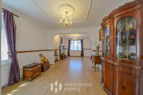undefined, Mount Drive, Park Street, St. Albans, AL2 2NU