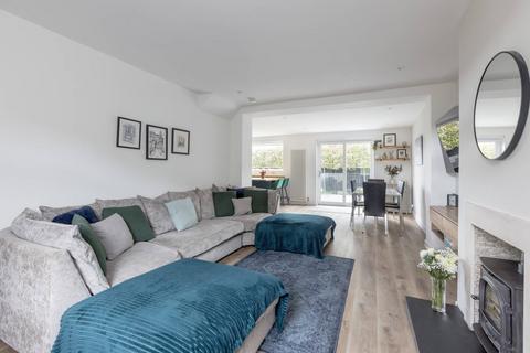 91 Drum Brae Terrace, Edinburgh, EH4 7SG