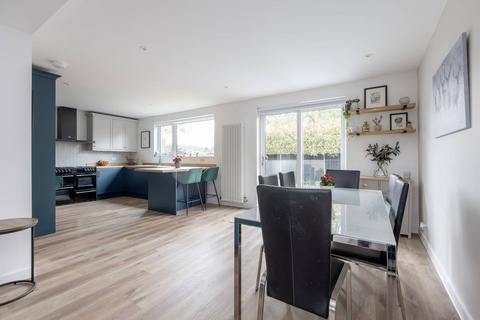 91 Drum Brae Terrace, Edinburgh, EH4 7SG