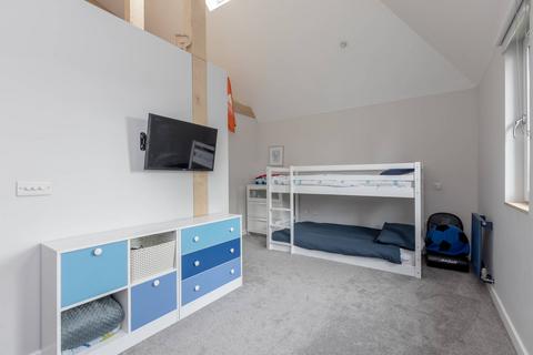 91 Drum Brae Terrace, Edinburgh, EH4 7SG