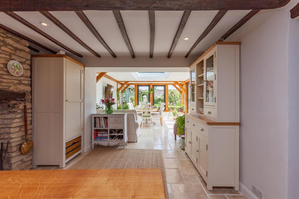 Kitchen 1.jpg