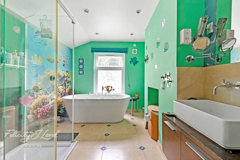 3 Bythorn Street, London, SW9 8AQ