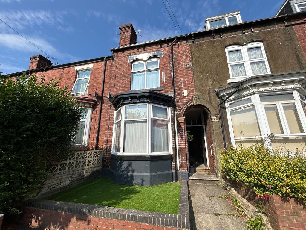 A charming terraced house with a well-maintaine...