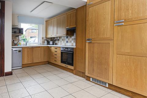 undefined, Mount Avenue, Huddersfield HD3