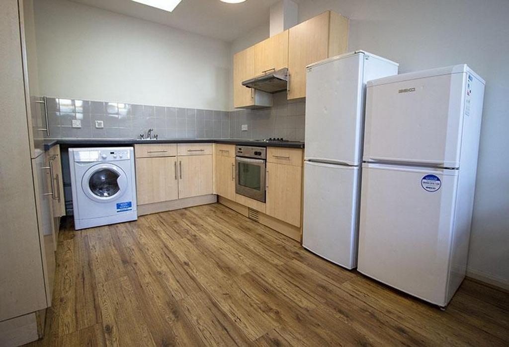 Modern kitchen with ample storage space, equipp...