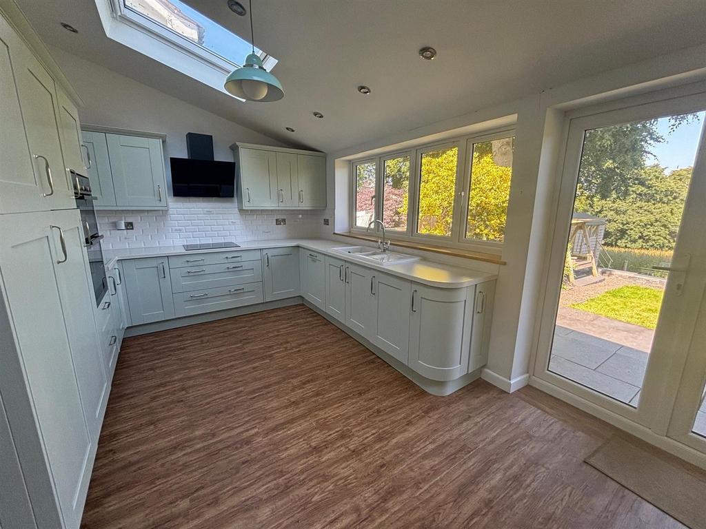 Kitchen 2.jpg
