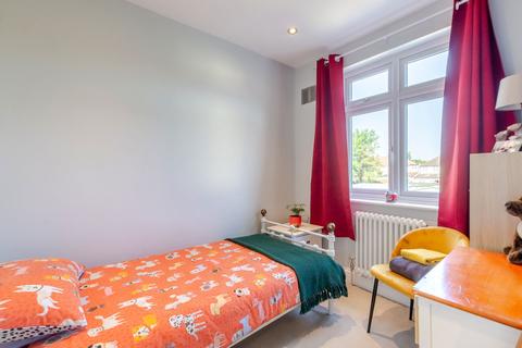 87 Beverley Avenue, Sidcup, DA15 8HF