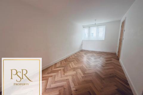 3 bedroom apartment to rent, Portland DT5