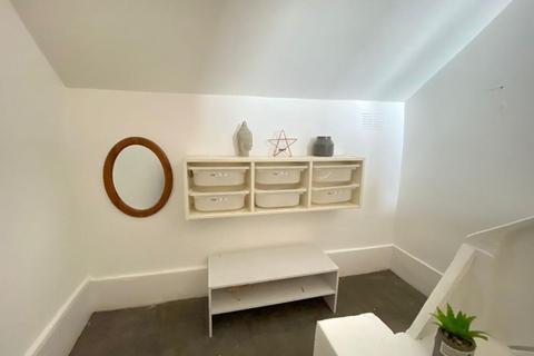 2 bedroom flat to rent, New Cross Road 2B1B flat