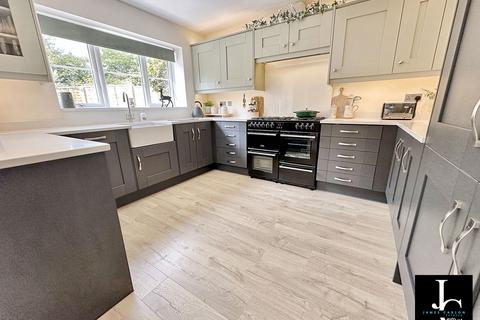 4 bedroom detached house for sale, Mossey Green, Telford TF2