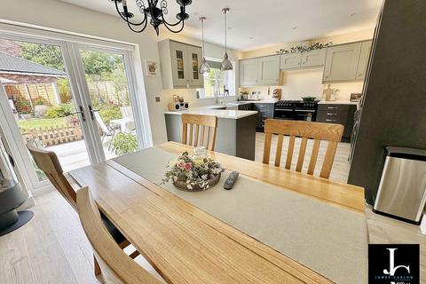 4 bedroom detached house for sale, Mossey Green, Telford TF2