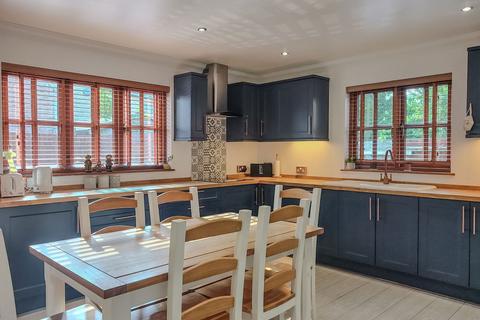 4 bedroom detached house for sale, Walnut Tree Walk, March PE15