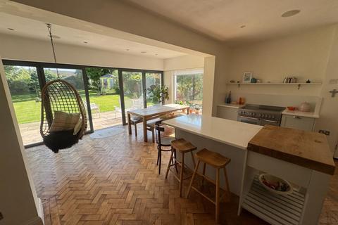 4 bedroom detached house for sale, 16 Merlins Hill, Haverfordwest