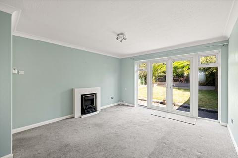 82 Lynwood, Folkestone, CT19 5DD