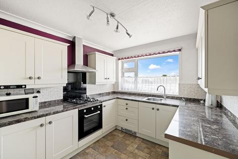 82 Lynwood, Folkestone, CT19 5DD