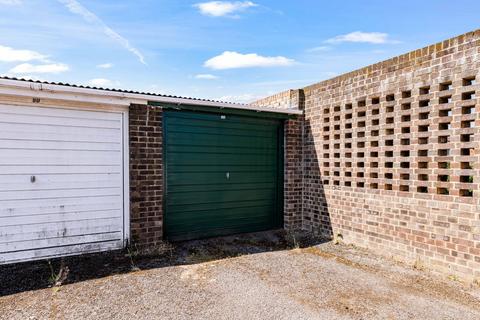 82 Lynwood, Folkestone, CT19 5DD