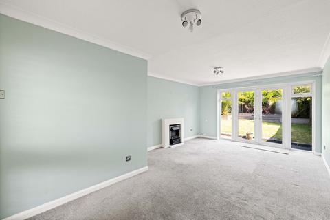 82 Lynwood, Folkestone, CT19 5DD