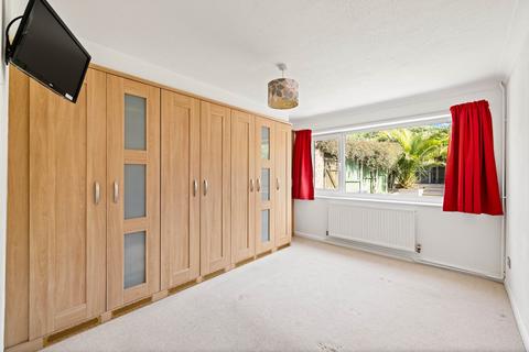 82 Lynwood, Folkestone, CT19 5DD