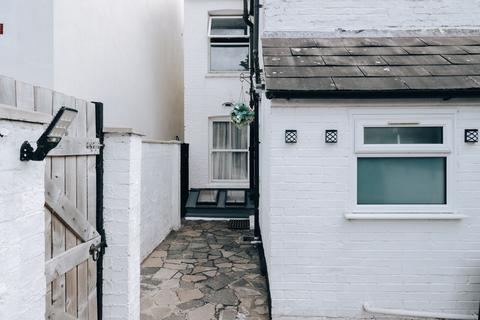 2 bedroom maisonette for sale, St. James Road, Watford, WD18