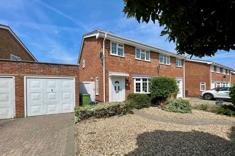 3 bedroom semi-detached house for sale, Pennine Way, FARNBOROUGH GU14