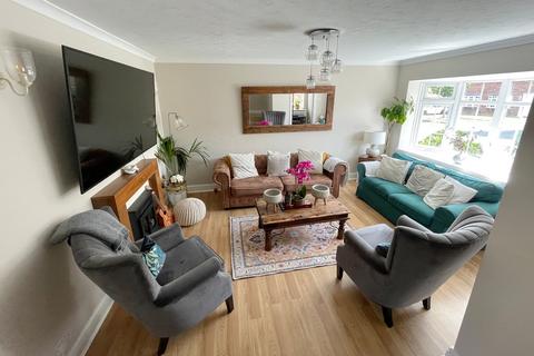 3 bedroom semi-detached house for sale, Pennine Way, FARNBOROUGH GU14