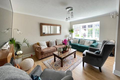3 bedroom semi-detached house for sale, Pennine Way, FARNBOROUGH GU14