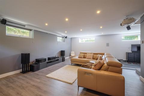 5 bedroom detached house for sale, Smithfield Avenue, Halifax