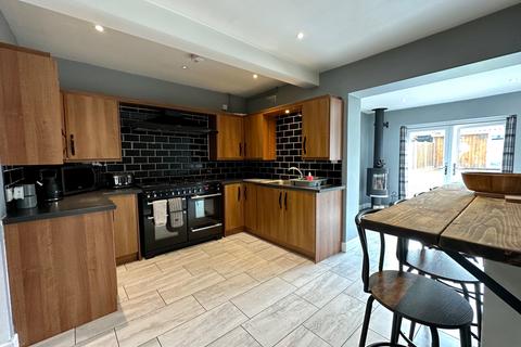 16 Hollands Road, Walsall, WS3 3AT