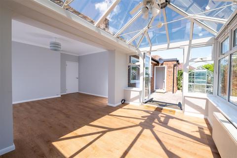 2 bedroom detached bungalow for sale, Meadow Way, Hitchin